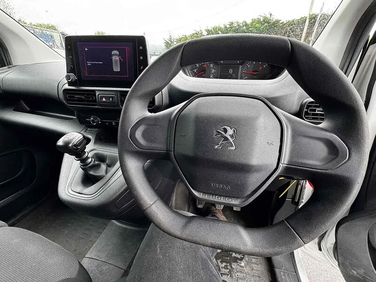 2020-peugeot-partner-12-puretech-1000-professional-110pseu6d-ss-big-26