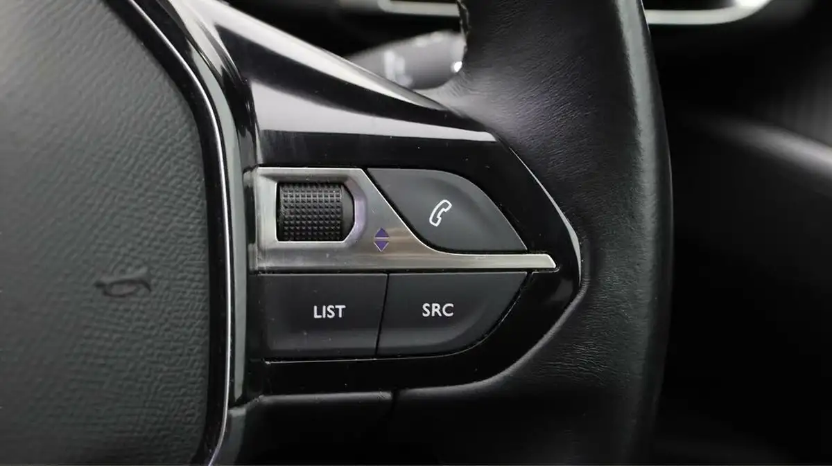 2021-peugeot-5008-suv-12-puretech-allure-big-22
