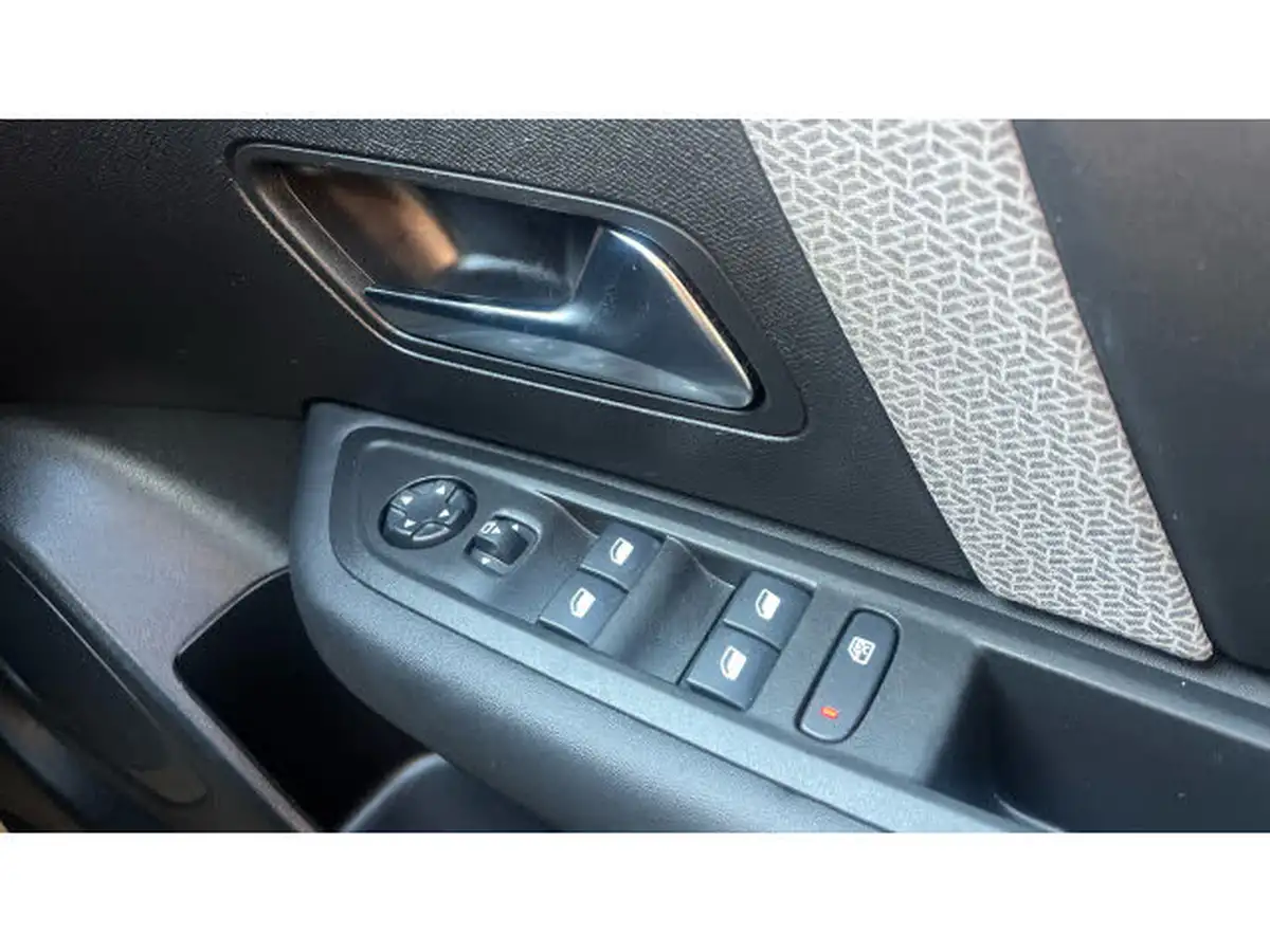 2023-citroen-c4-12-puretech-max-big-26