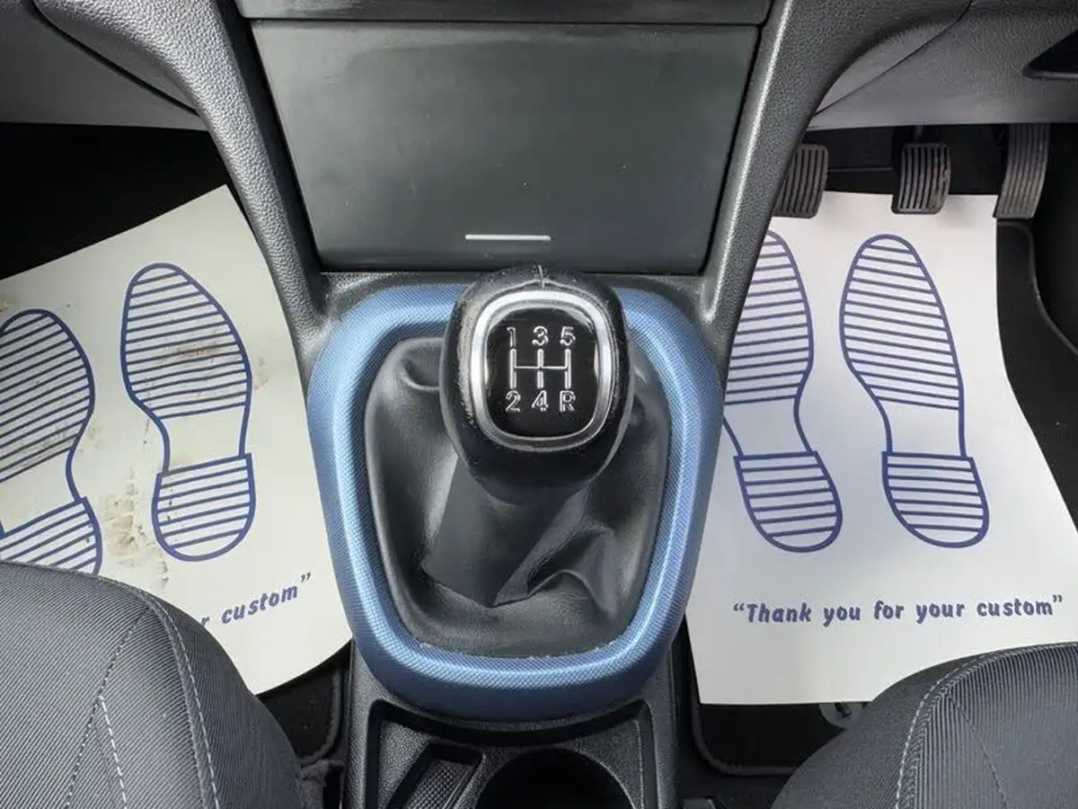 2014-hyundai-i10-10-premium-big-25
