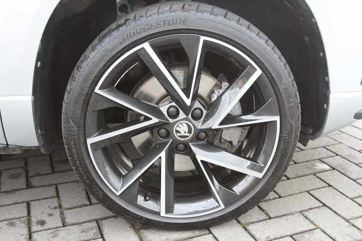 2023-skoda-karoq-15-tsi-sportline-big-4