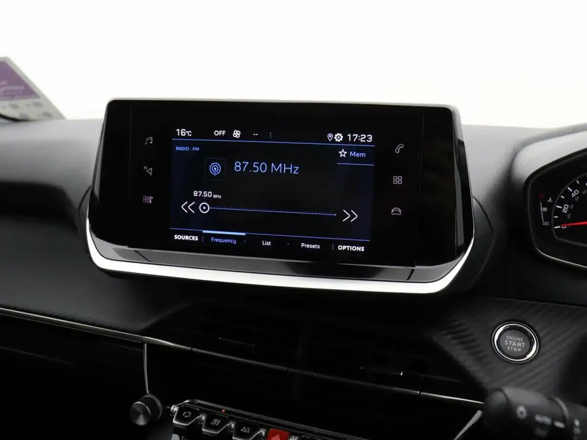 2023-peugeot-208-12-puretech-active-premium-100ps-eat8-big-15