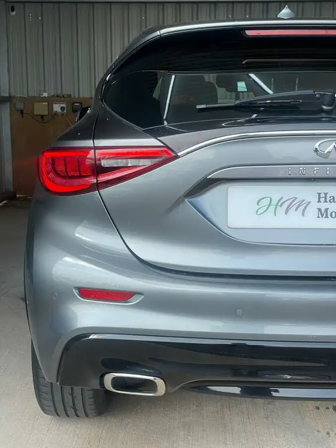 2016-infiniti-q30-22d-premium-big-44
