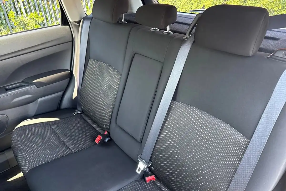 2015-mitsubishi-asx-16-3-big-17