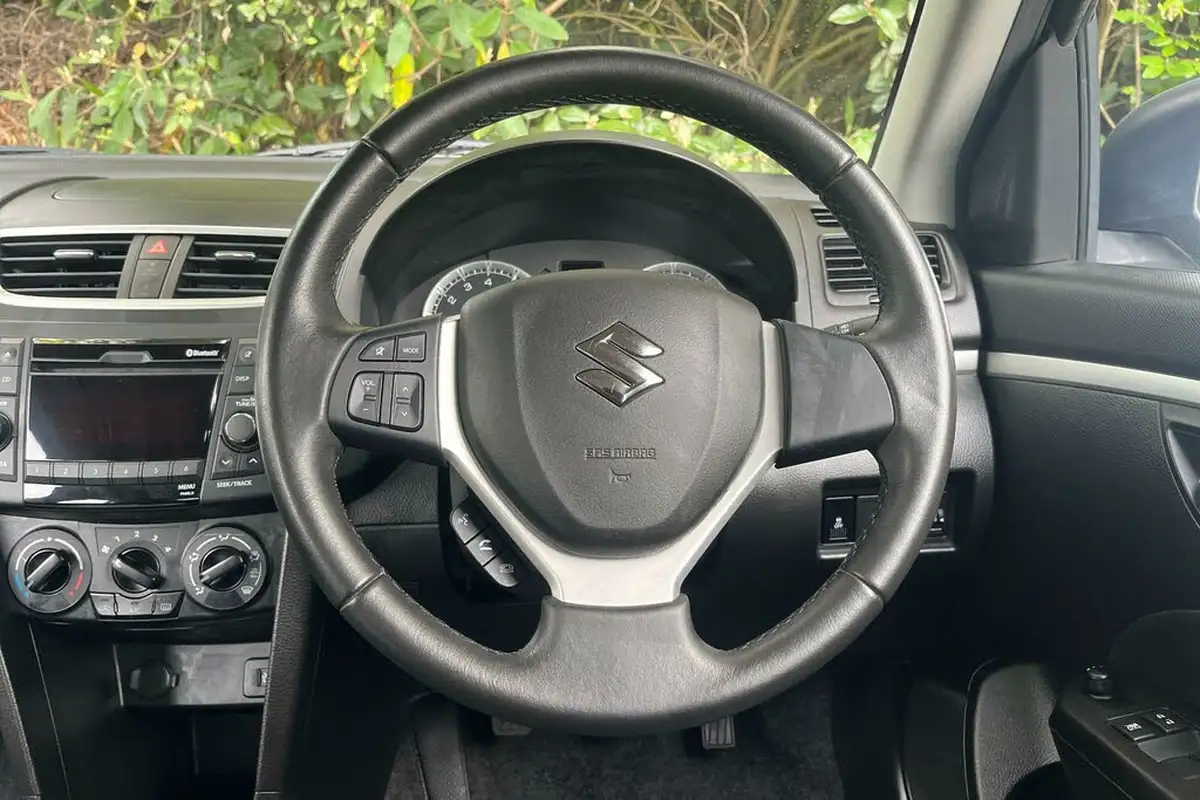2014-suzuki-swift-12-sz3-94ps-5d-big-11
