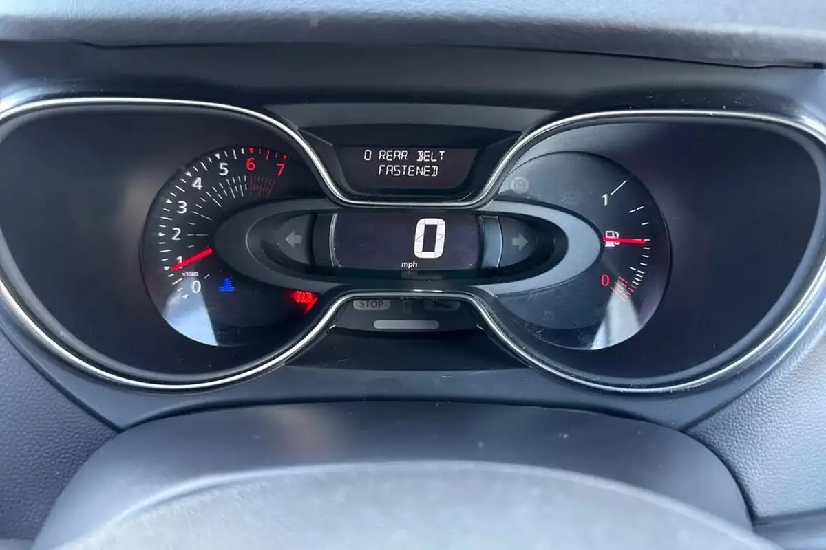 2019-renault-captur-09-tce-iconic-big-28