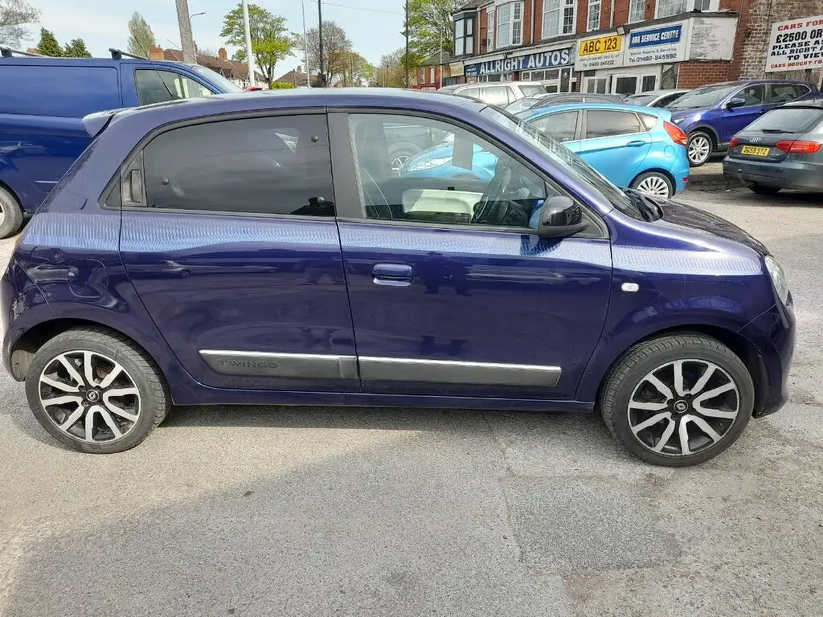 2016-renault-twingo-10-sce-iconic-big-2