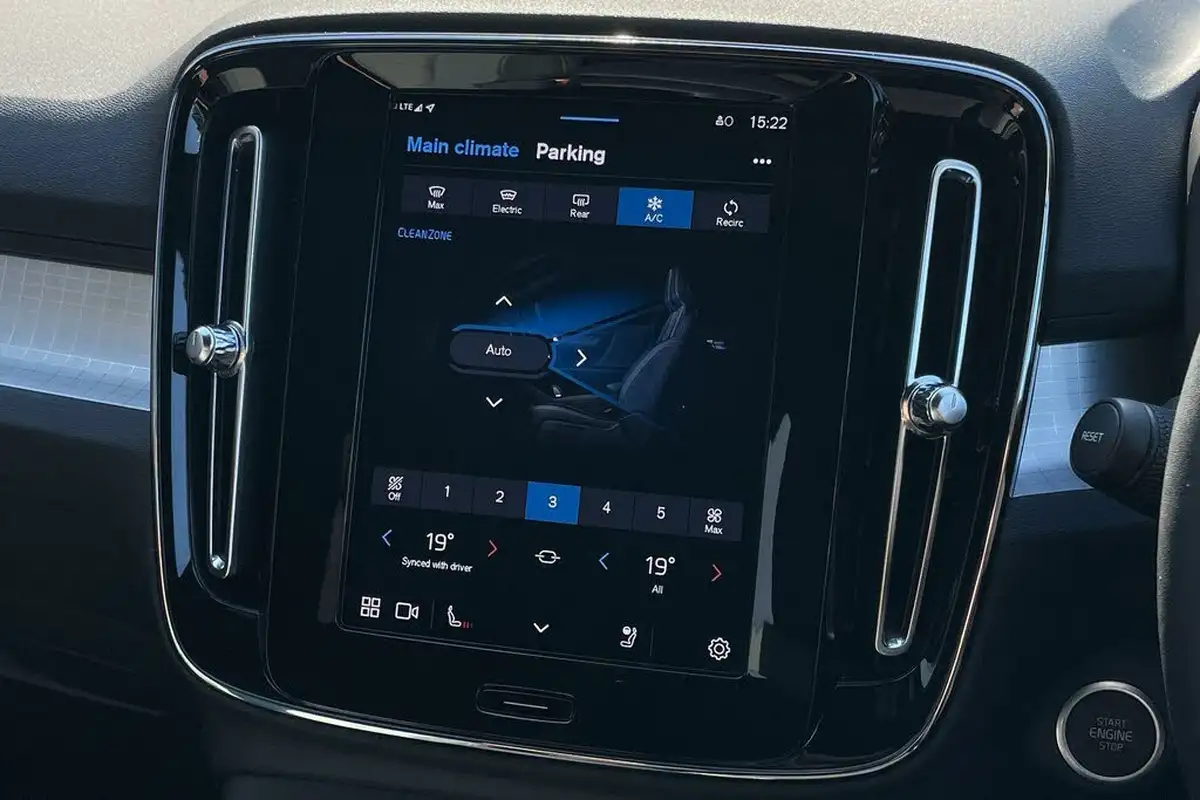 2023-volvo-xc40-20-b3-plus-big-38
