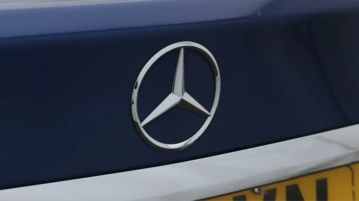 2020-mercedes-benz-c-class-15-c200-sport-ss-saloon-4d-big-20