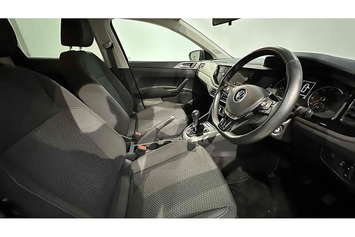 2021-volkswagen-polo-10-tsi-match-big-20