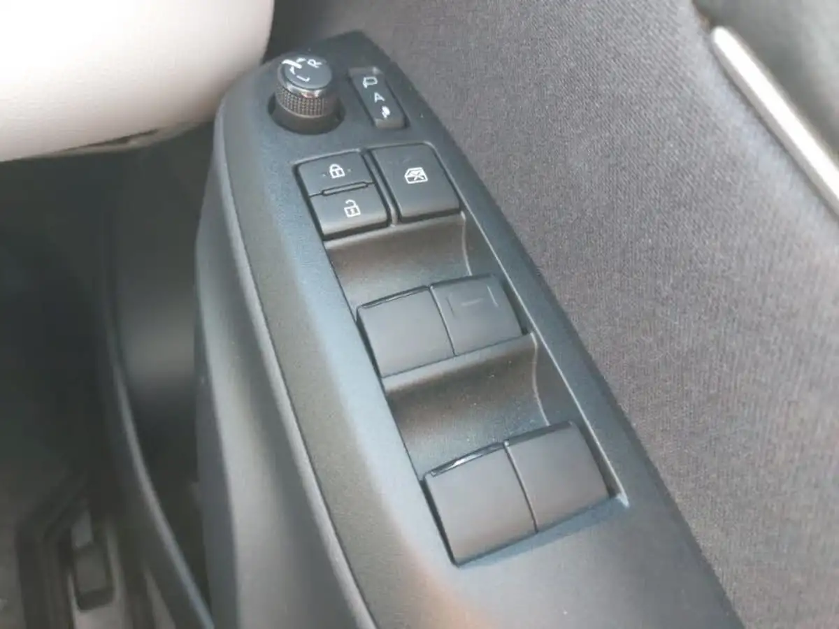 2022-toyota-yaris-15-vvt-i-excel-big-11