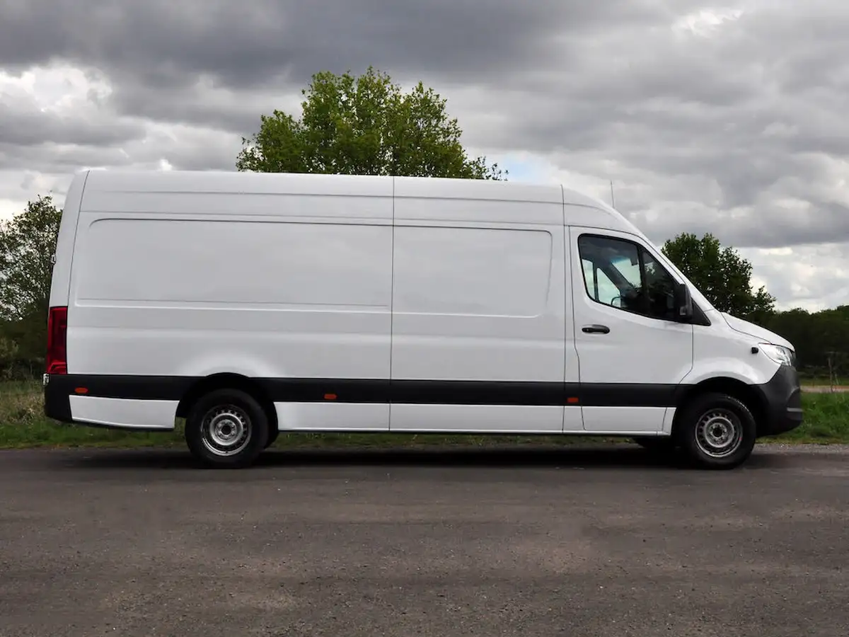 2023-mercedes-benz-sprinter-big-23