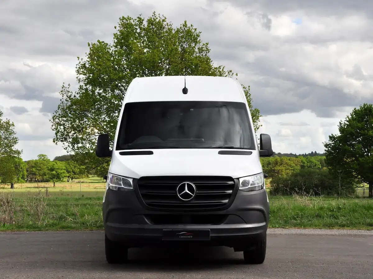 2023-mercedes-benz-sprinter-big-48