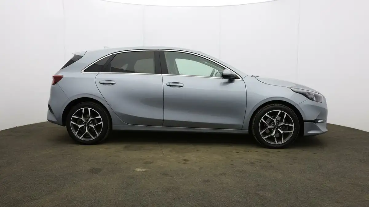 2022-kia-ceed-15-t-gdi-3-hatchback-big-43
