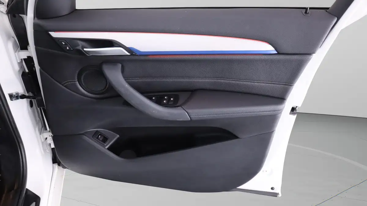 2020-bmw-x1-15-sdrive18i-m-sport-dct-big-15