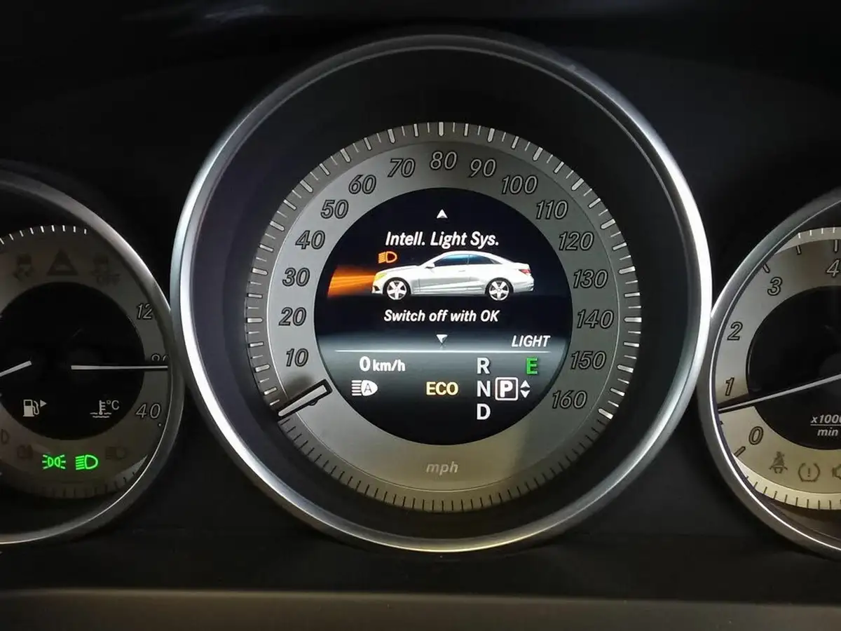 2016-mercedes-benz-e-class-20-e200-amg-line-edition-ss-coupe-big-25