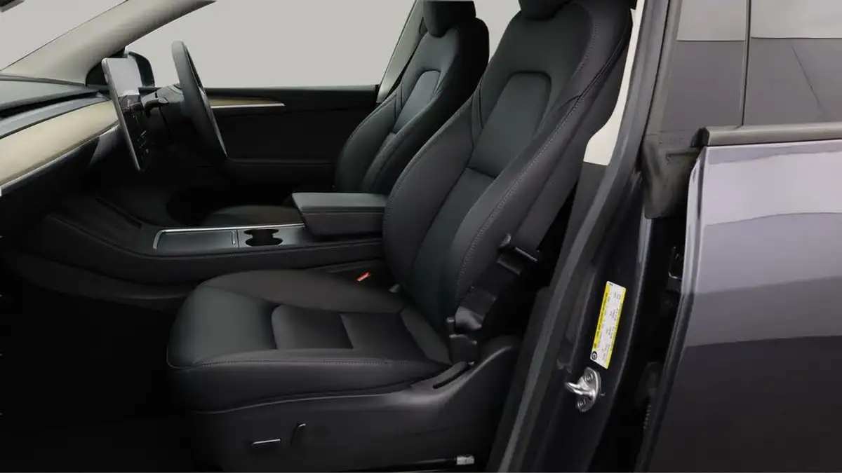 2022-tesla-model-y-e-long-range-big-13