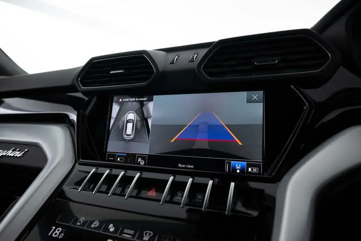 2023-lamborghini-urus-40-no-trim-big-13