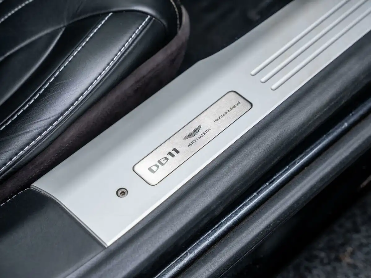 2019-aston-martin-db11-40-v8-big-11