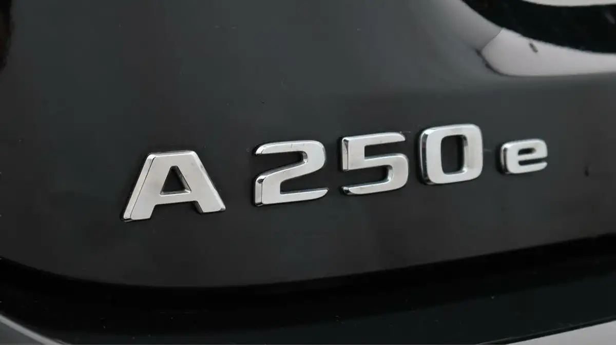 2021-mercedes-benz-a-class-13-a250e-amg-line-hatchback-5d-big-22