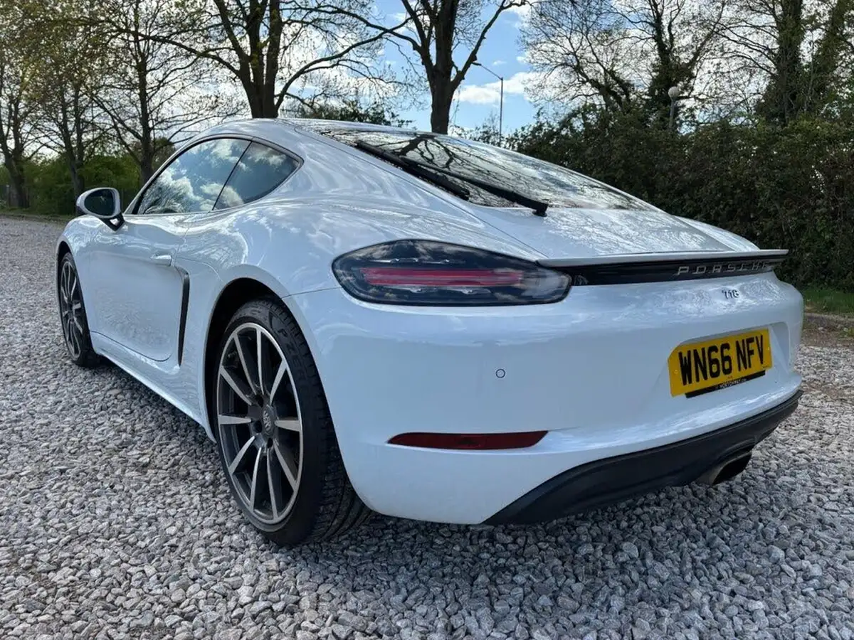 2016-porsche-cayman-718-20-big-6