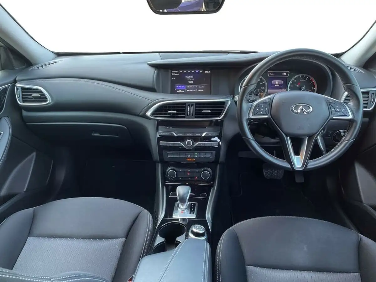 2019-infiniti-q30-20-sport-big-12