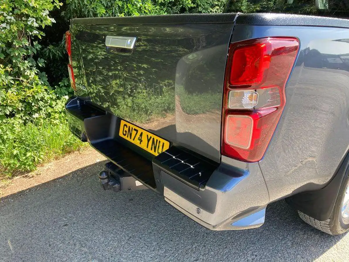 2024-isuzu-d-max-19td-dl20-double-auto-big-7