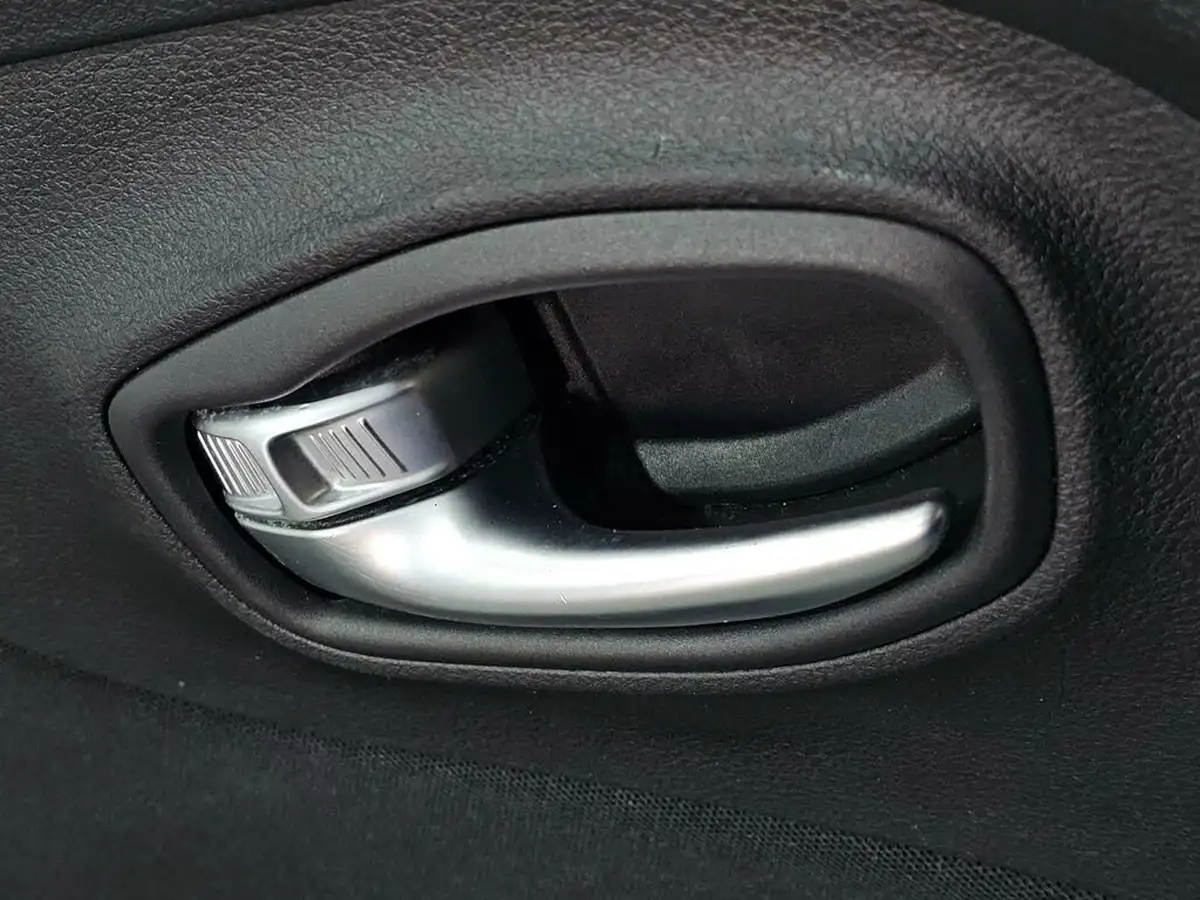 2015-jeep-renegade-14-longitude-big-25
