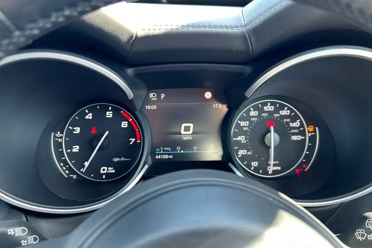 2020-alfa-romeo-stelvio-20-veloce-big-20