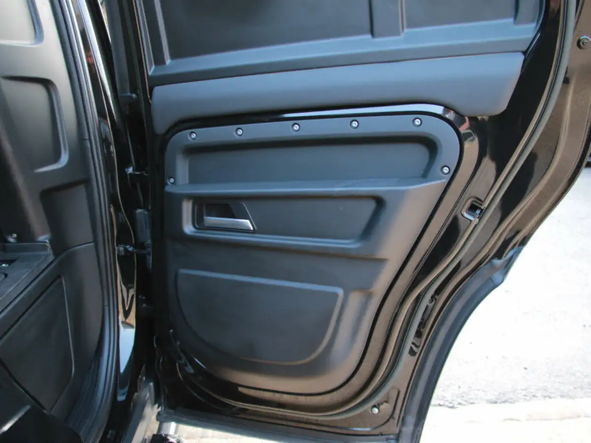 2023-land-rover-110-defender-30-d300-hard-top-x-dynamic-hse-110-big-52