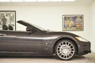 2010-maserati-grancabrio-47-small-36