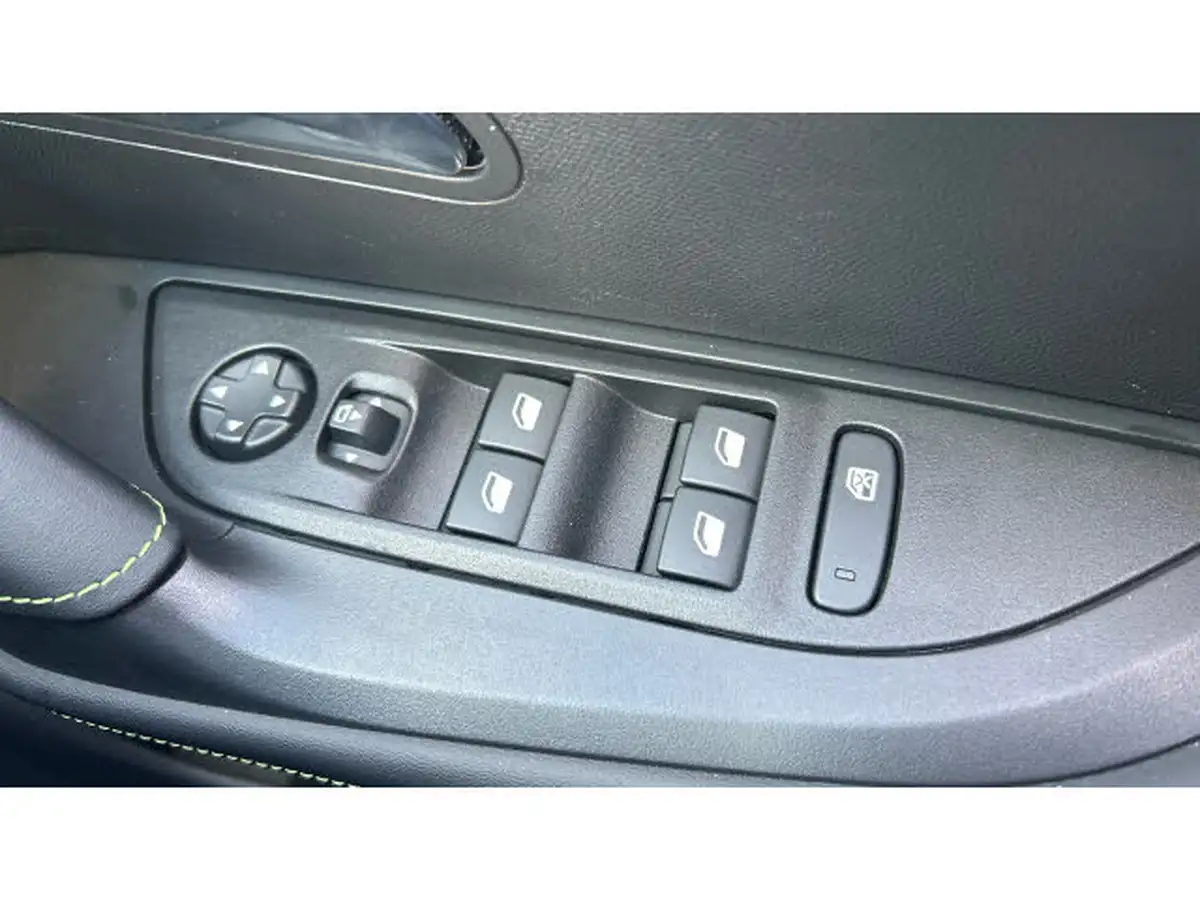 2024-peugeot-2008-suv-12-puretech-gt-130ps-eat8-big-23