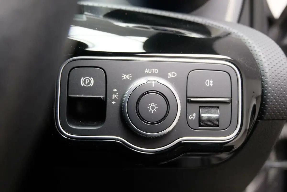 2023-mercedes-benz-a-class-big-18