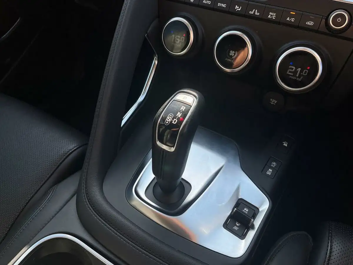 2019-jaguar-e-pace-20-i4d-hse-240ps-big-24