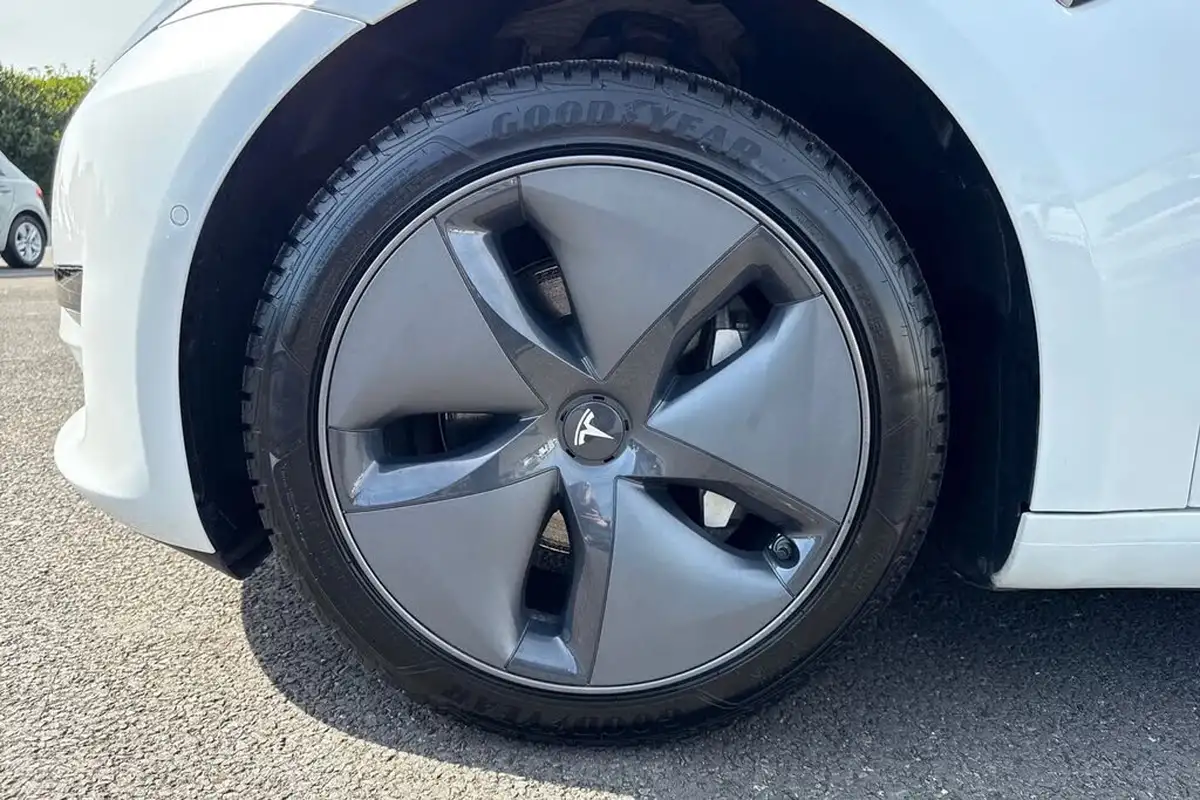 2019-tesla-model-3-e-standard-plus-big-12