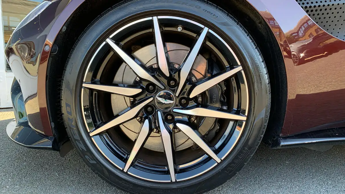 2019-aston-martin-vantage-40-v8-vantage-big-3