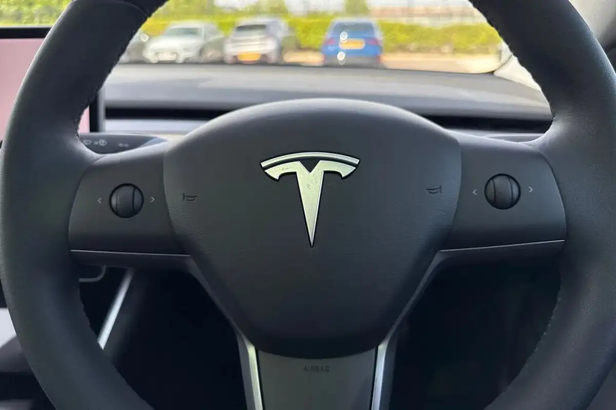 2019-tesla-model-3-e-standard-plus-big-40