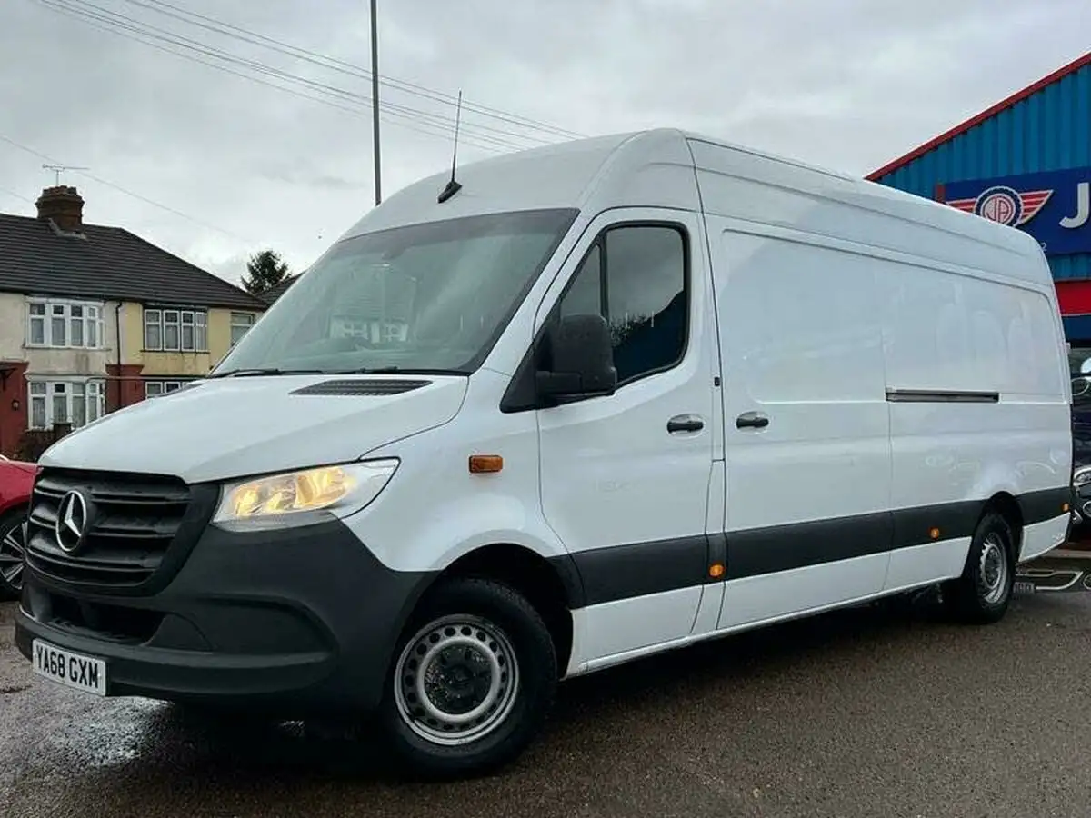 2018-mercedes-benz-sprinter-21cdi-311-l2h1-panel-van-rwd-eco-gear-360-big-7