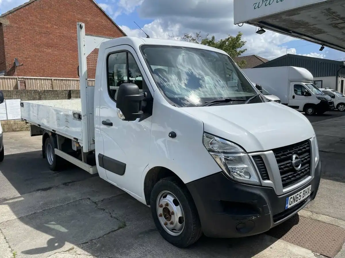 2016-nissan-nv400-23td-se-l3-135-fwdss-l3-3500-srw-chassis-cab-big-0