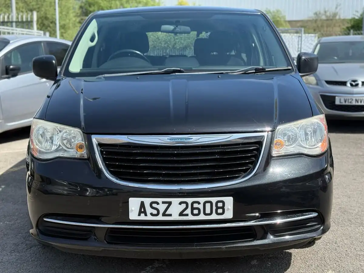 2012-chrysler-grand-voyager-28td-lx-big-1