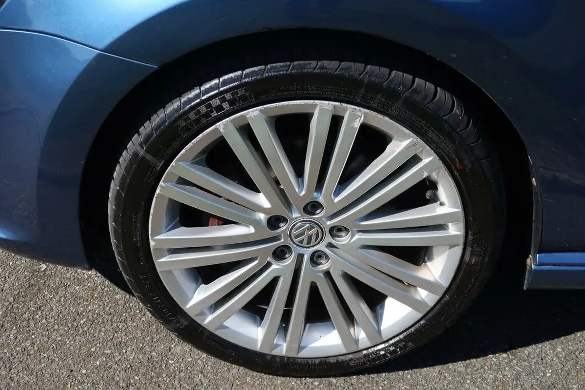 2014-volkswagen-polo-14-tsi-bluegt-act-5d-dsg-big-17