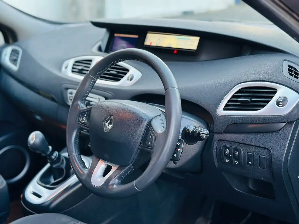 2010-renault-grand-scenic-16-dynamique-tom-tom-vvt-big-23