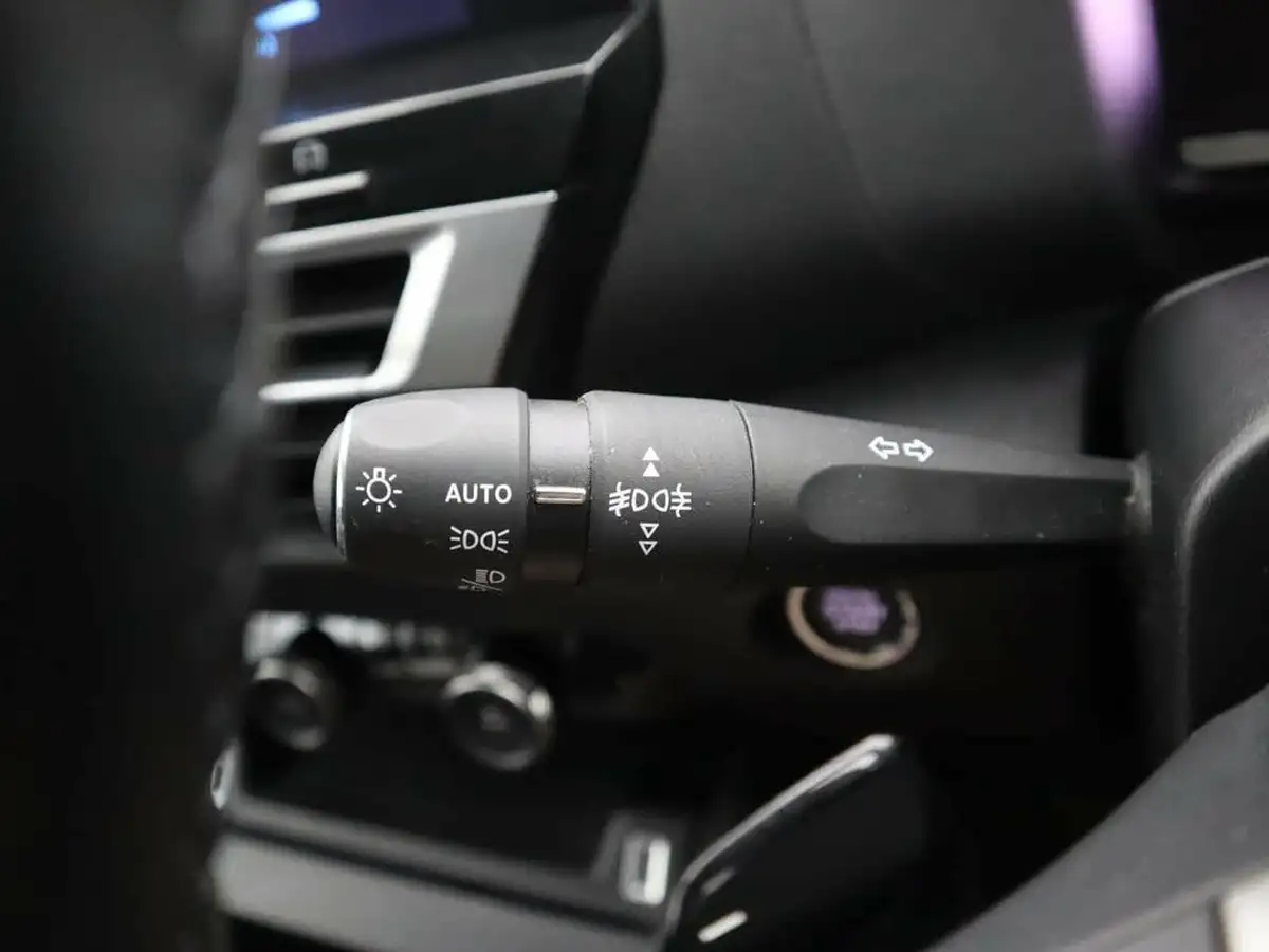 2022-citroen-c4-15bluehdi-shine-130ps-eat8-big-23