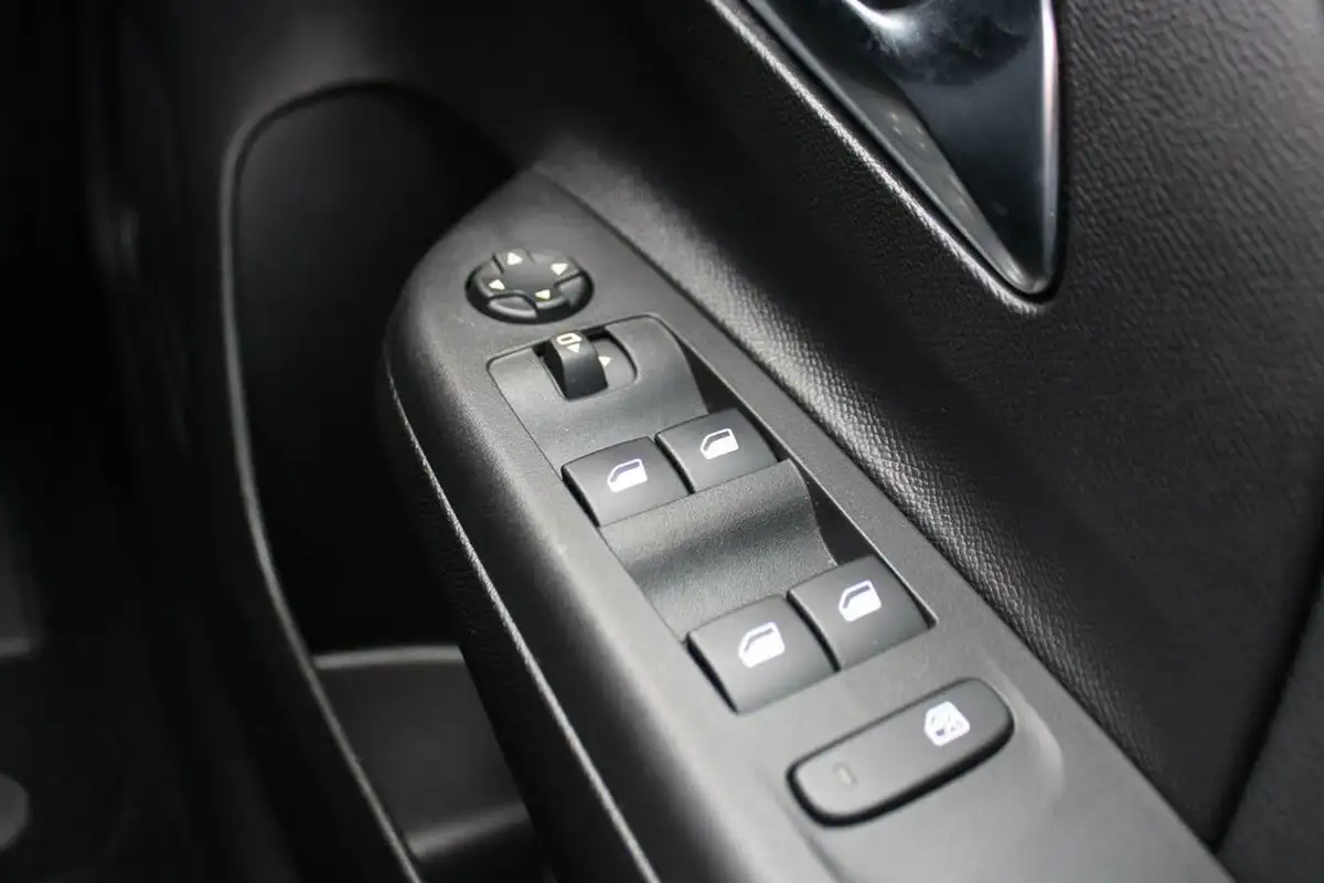 2022-vauxhall-corsa-e-elite-premium-big-34