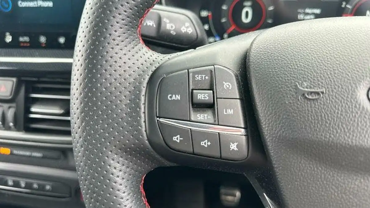 2023-ford-focus-23t-st-hatchback-big-31