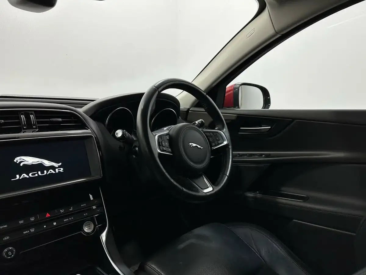 2018-jaguar-xe-20i-portfolio-200ps-1997cc-big-9