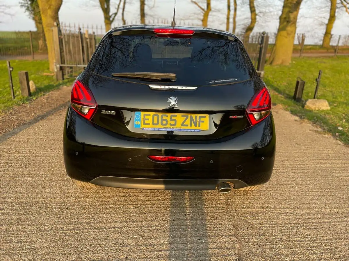 2015-peugeot-208-16bluehdi-gt-line-120bhp-ss-3d-big-6