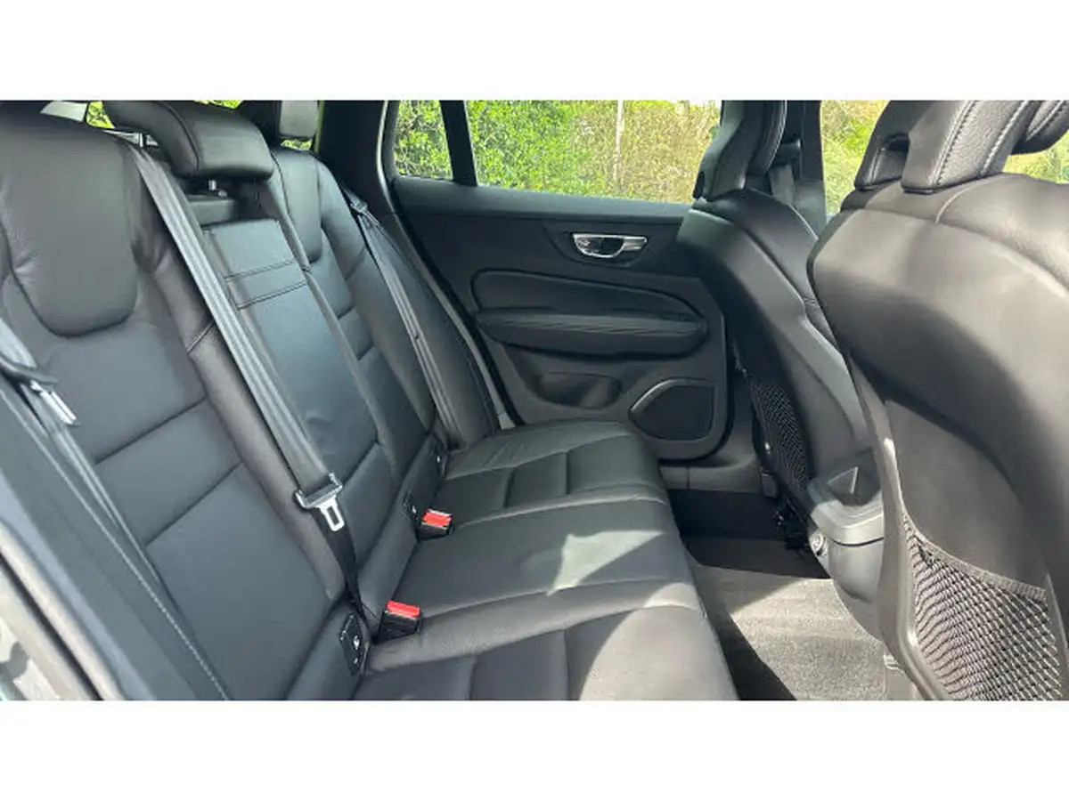2020-volvo-v60-20-t4-momentum-plus-big-9