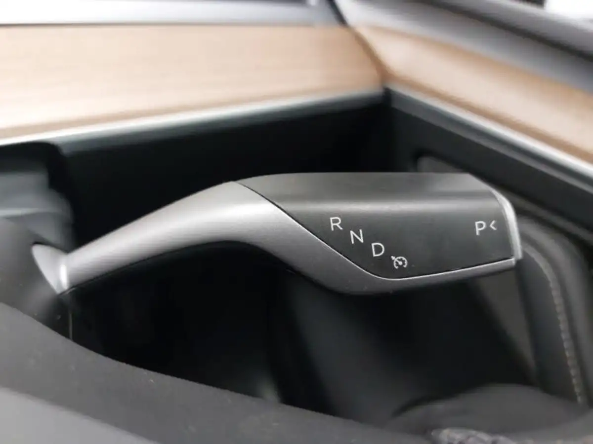 2023-tesla-model-y-e-long-range-big-12