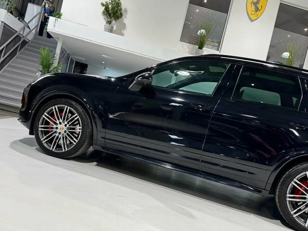 2017-porsche-cayenne-36-gts-big-4